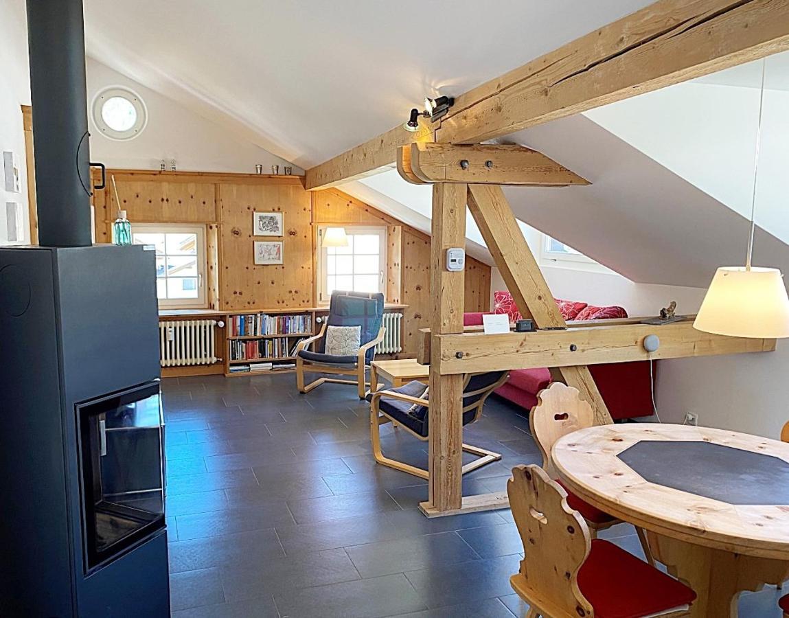 Alpenstil - 60M2 Dachstockwohnung Mit Garage - Bm186 Pontresina Eksteriør bilde